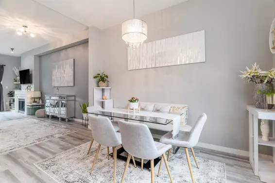 752 Orwell, Eating Area  
