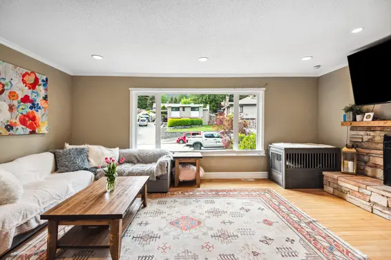 4632 Hoskins Road, North Vancouver For Sale - image 2