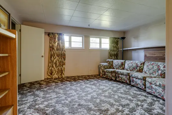 Living/Rec room - 459 East 16th Street, North Vancouver  