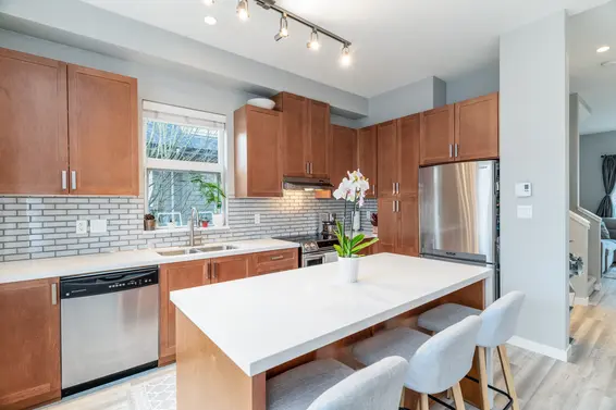 752 Orwell, Kitchen  