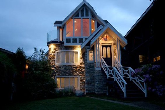 360 West 27th Street, North Vancouver