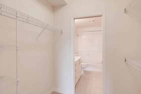 Walk-Through Closet - 203-3151 Connaught Crescent, North Vancouver  