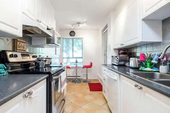 210 223 Mountain Highway - Kitchen  