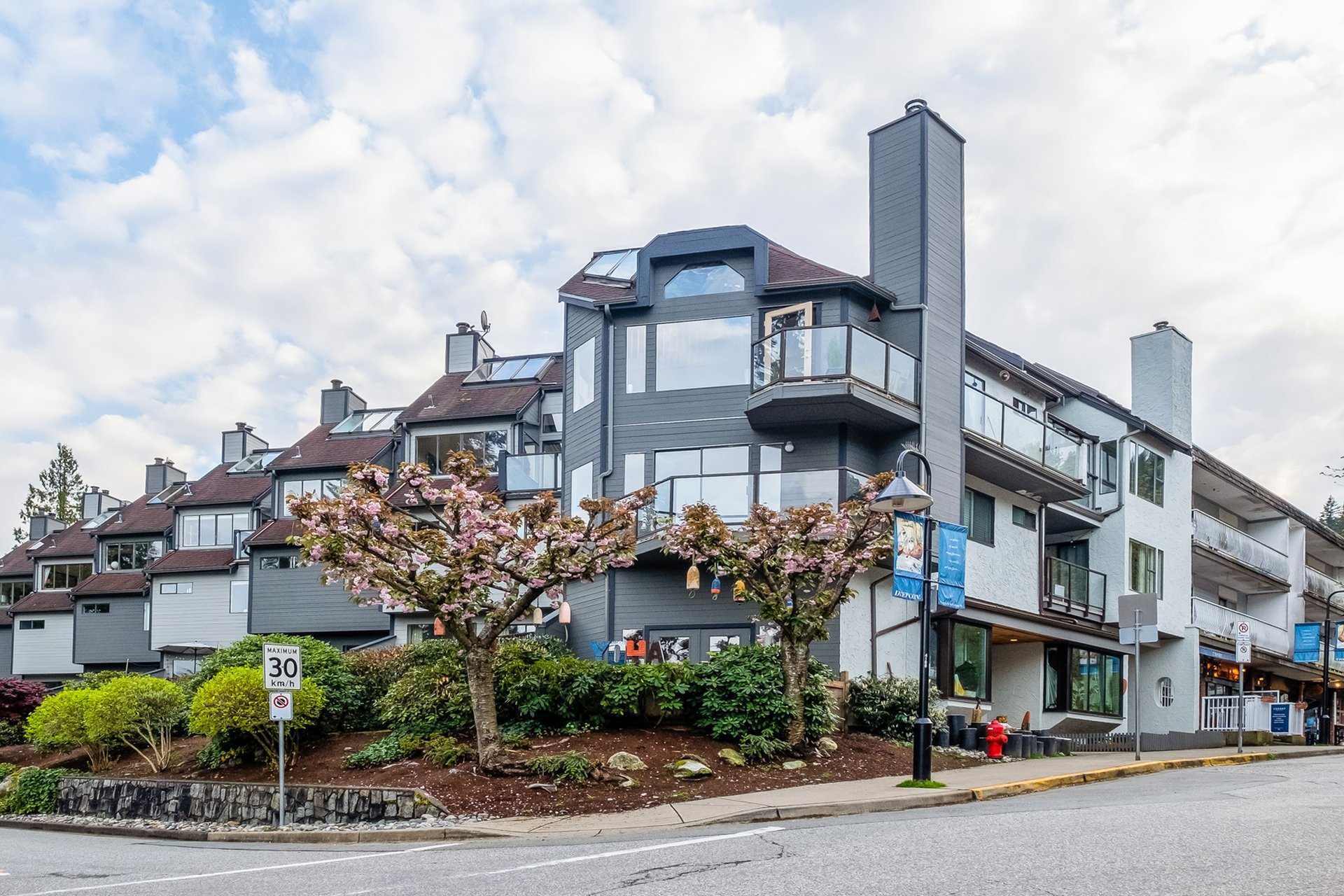 2 2151 Banbury Road, North Vancouver SOLD Price? Log In.