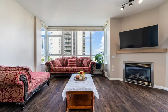 302 120 West 16th Street, North Vancouver For Sale - image 1