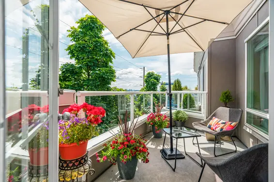 402 245 St. Davids Avenue, North Vancouver For Sale - image 1