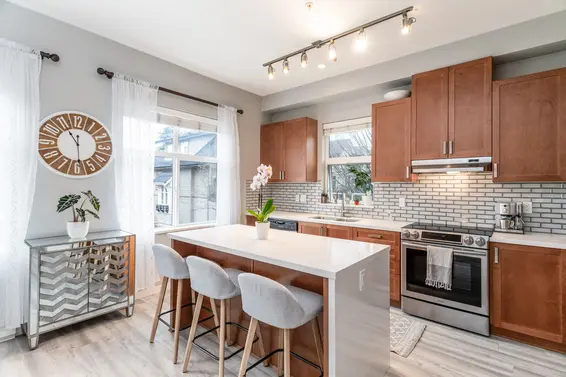 752 Orwell, Kitchen  