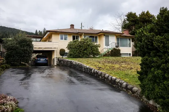198 Carisbrooke Crescent, North Vancouver For Sale - image 17