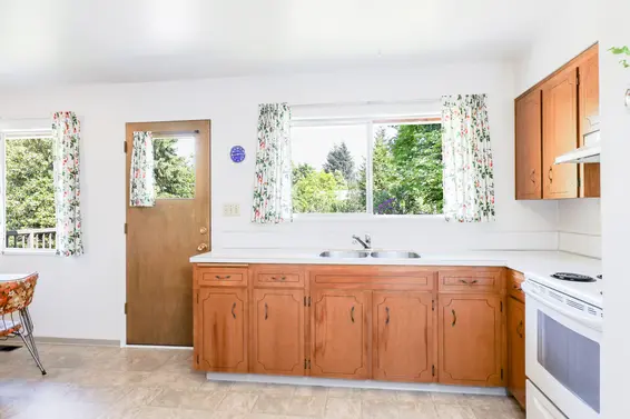 Kitchen - 3490 Institute Road  