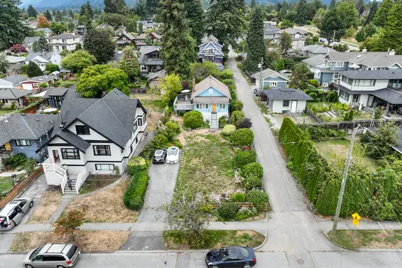 534 East 9th Street, North Vancouver For Sale - image 2