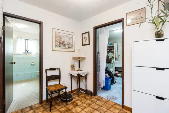 Foyer - 3639 Campbell Avenue, North Vancouver  