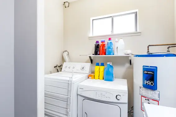 Laundry - 3309 Mountain Highway, North Vancouver  