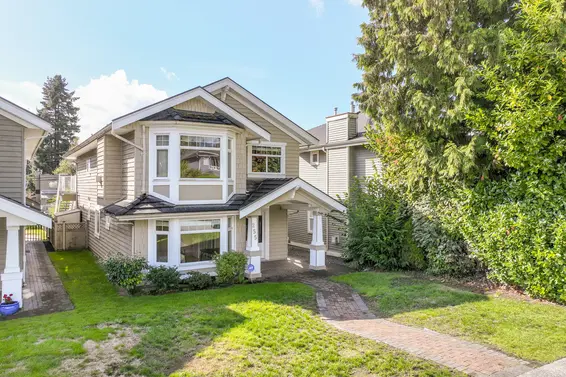 255 East 21st Street, North Vancouver For Sale - image 2