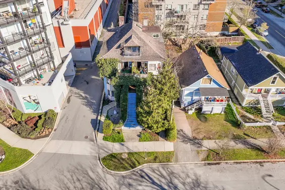 160 & 164 East 10th Street, North Vancouver For Sale - image 2