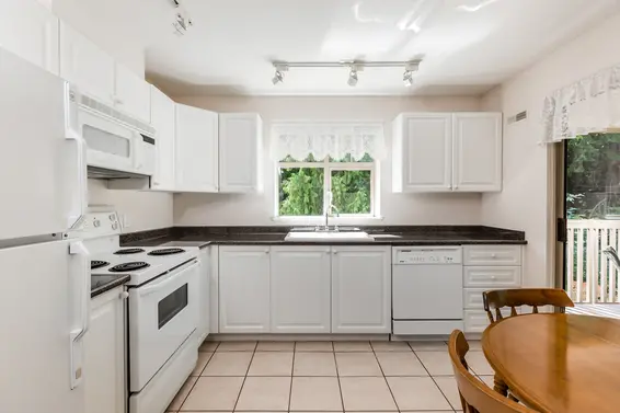 Kitchen - 401 2059 Chesterfield Avenue, North Vancouver  