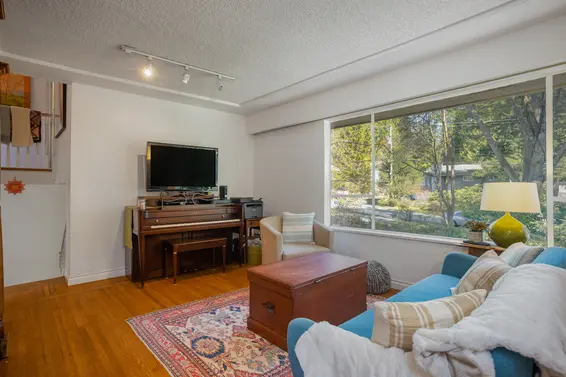 Living Room, 4577 Ramsay Road  