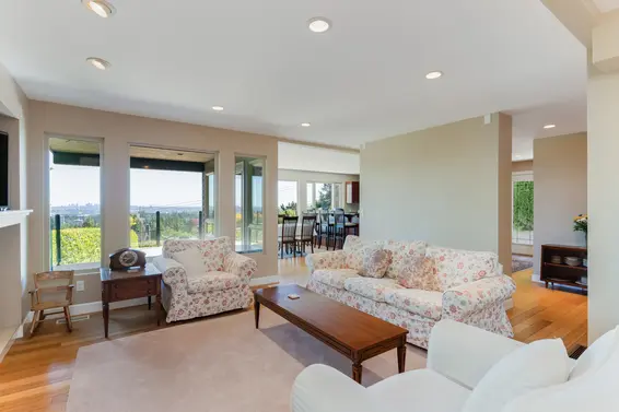 1070 Chamberlain Drive, North Vancouver For Sale - image 7