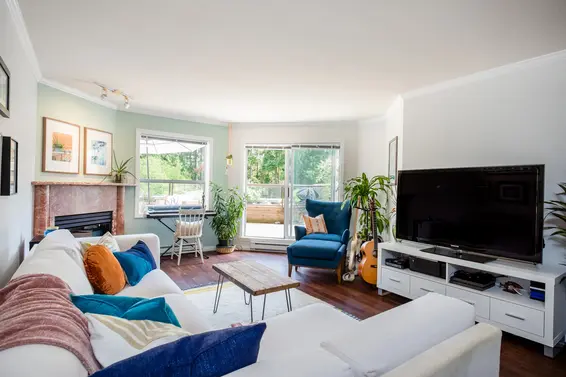 Living Room - 506-1500 Ostler Court, North Vancouver  