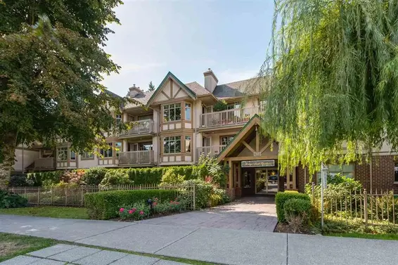 404-2059 Chesterfield Avenue, North Vancouver