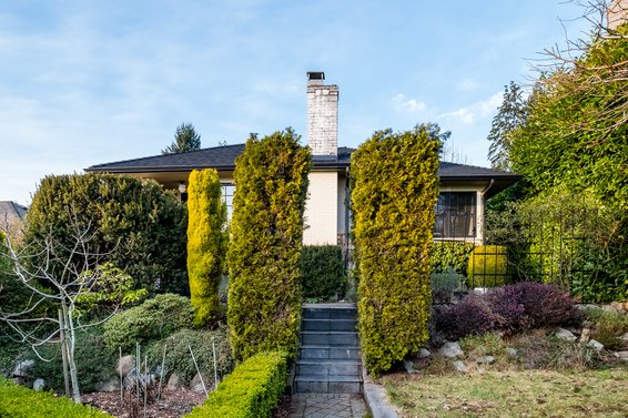 338 West 25th Street, North Vancouver