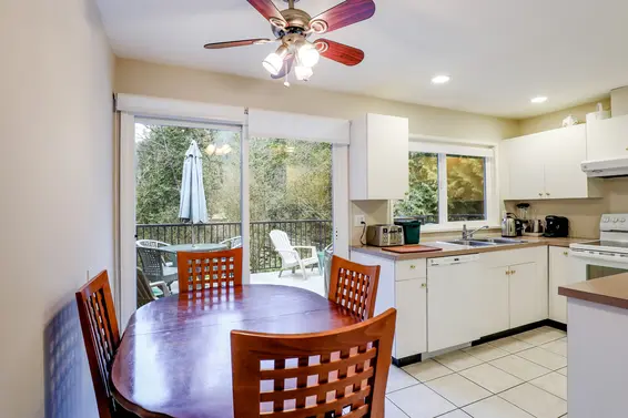 Kitchen - 4353 Ruth Crescent  