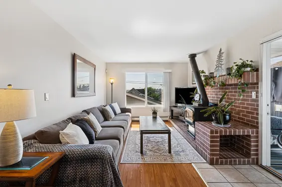 407 East 1st Street, North Vancouver For Sale - image 2