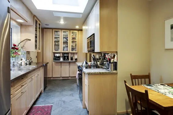 611 East Windsor Road, North Vancouver For Sale - image 8