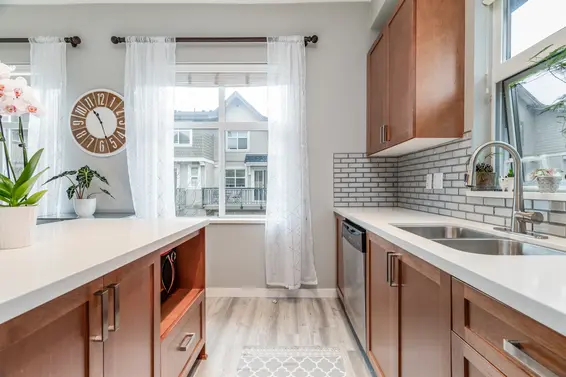 752 Orwell, Kitchen  