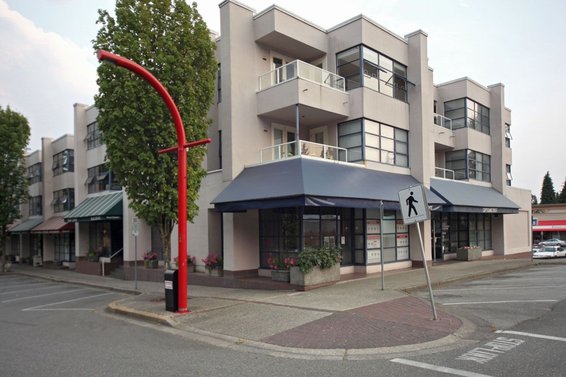 303-3151 Woodbine Drive, North Vancouver