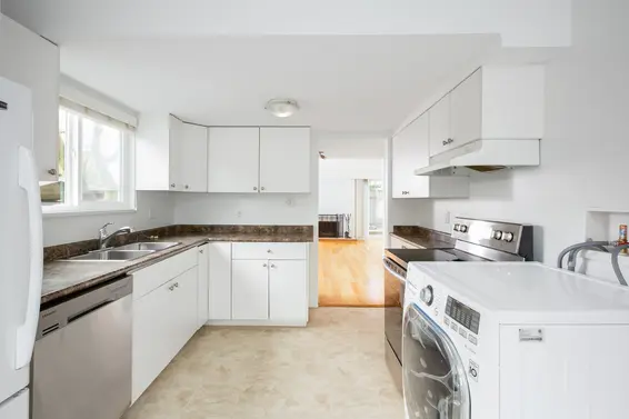 801-555 West 28th Street, North Vancouver - Kitchen 4  