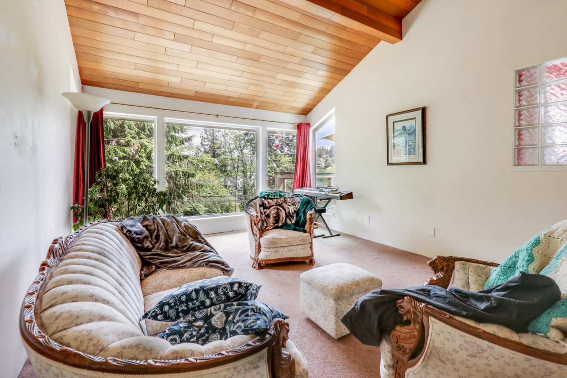 2497 Panorama Drive, North Vancouver SOLD Price? Log In.