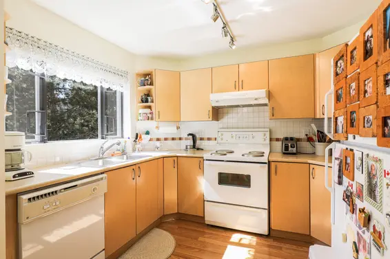 Kitchen - 209-175 East 10th Street  