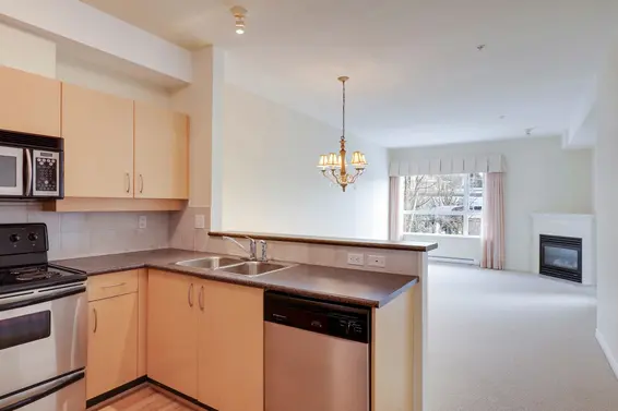 Kitchen - 203-3151 Connaught Crescent, North Vancouver  