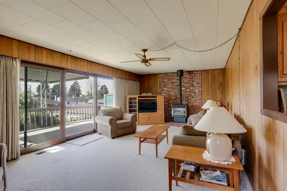 Family Room - 459 East 16th Street, North Vancouver  