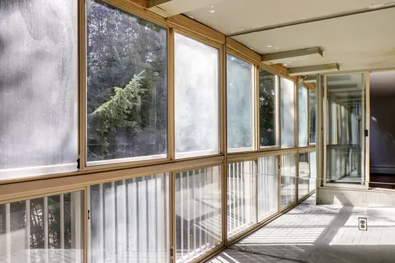 Enclosed balcony - 309-2004 Fullerton Avenue  