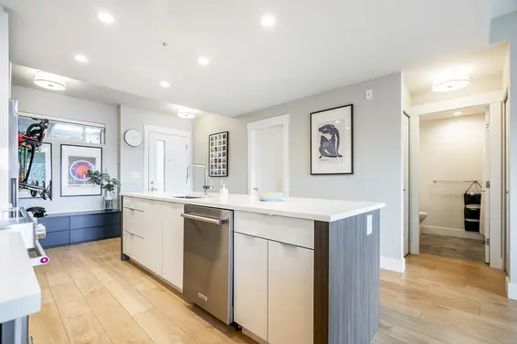211 1496 Charlotte Road, North Vancouver For Sale - image 4