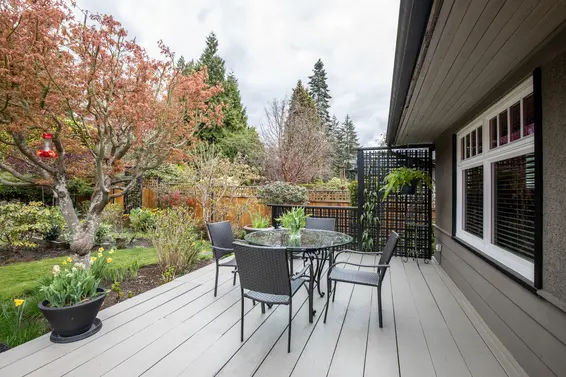 515 E 19th Street, North Vancouver - porch  