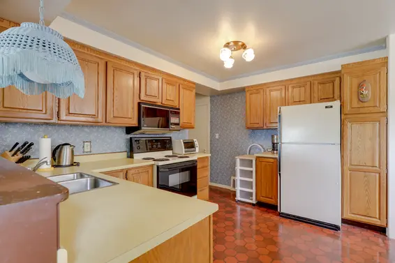 Kitchen - 459 East 16th Street, North Vancouver  