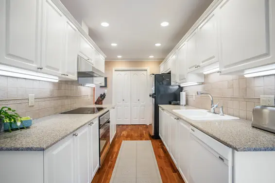 304-1500 Ostler Court, North Vancouver -  kitchen 2  