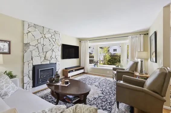 2150 Kirkstone Place, North Vancouver For Sale - image 2