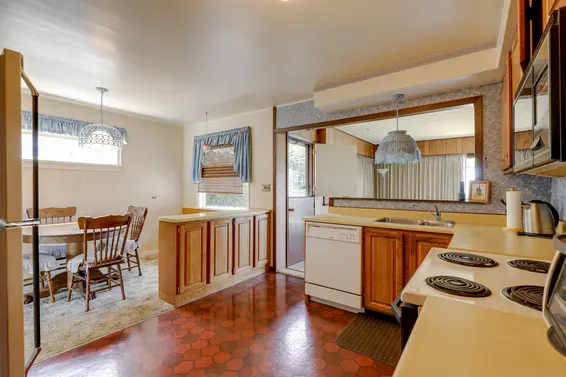 Kitchen - 459 East 16th Street, North Vancouver  