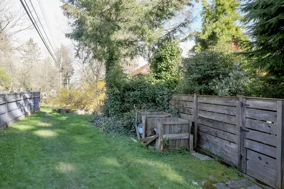 Laneway Backyard - 866 East 10th Street, North Vancouver  