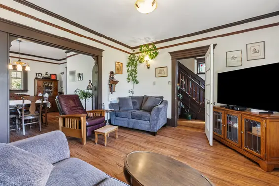 234 West Windsor Road, North Vancouver For Sale - image 8