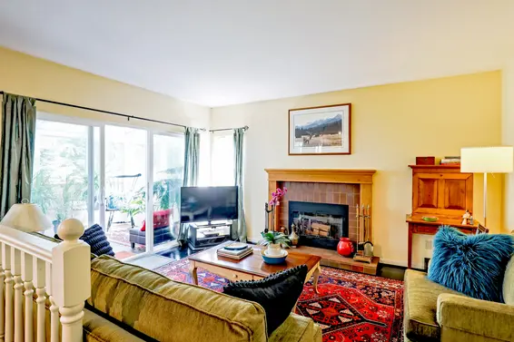 Family Room - 4008 Deane Place, North Vancouver  
