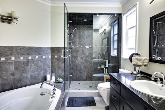 Master Ensuite - 2400 Weymouth Place, North Vancouver