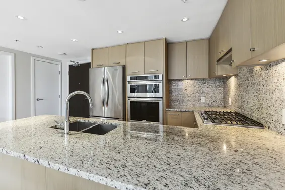 208 150 West 15th Street, North Vancouver For Sale - image 4