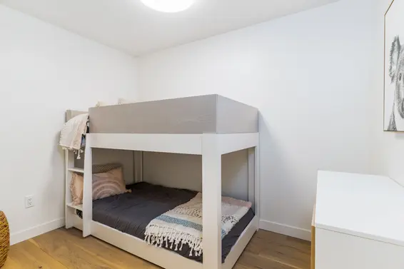 Den - 107 649 East 3rd Street  