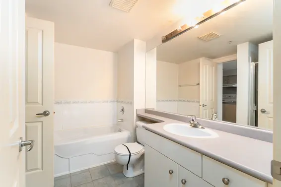 218 332 Lonsdale Avenue, North Vancouver For Sale - image 1