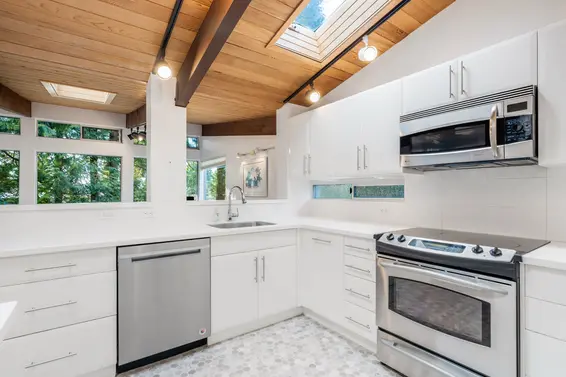 501 West St James Road, North Vancouver For Sale - image 18