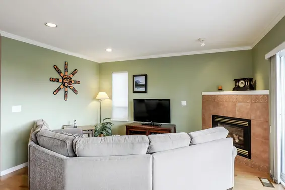 Family Room - 453 East 16th Street, North Vancouver  